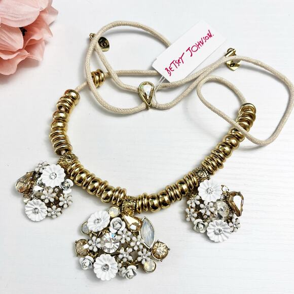 NEW Betsey Johnson White Summer Flowers Adjustable Necklace - Picture 1 of 7